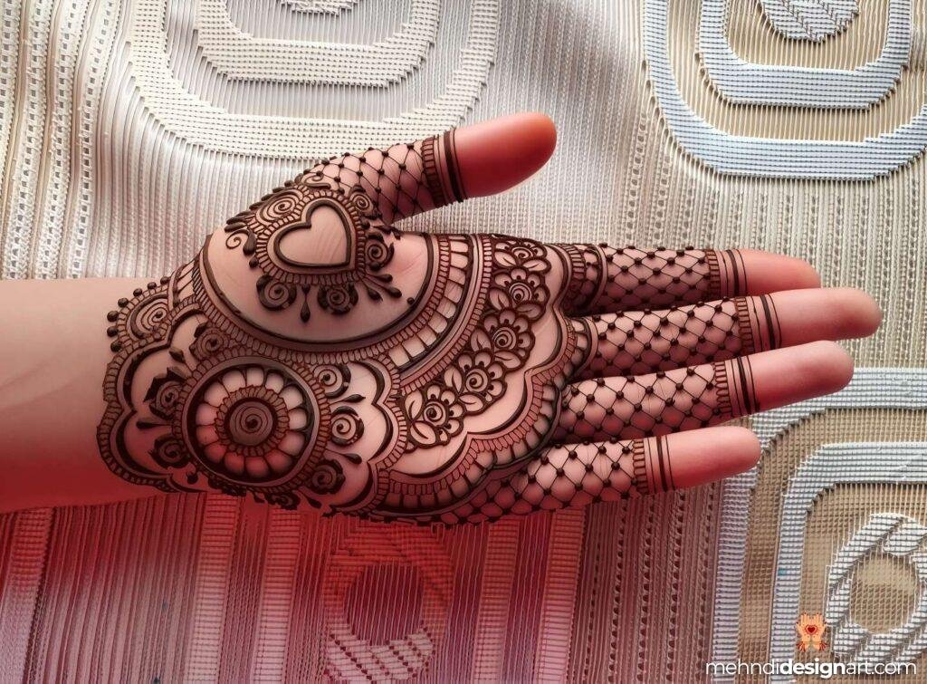 35+ Fancy Mehndi Designs for all Seasons 34