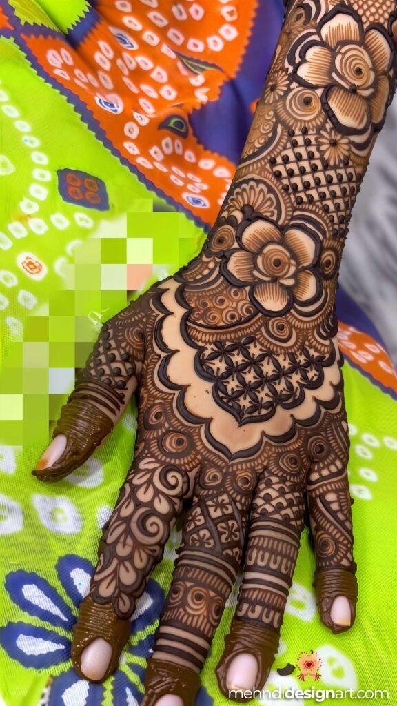 35+ Fancy Mehndi Designs for all Seasons 37